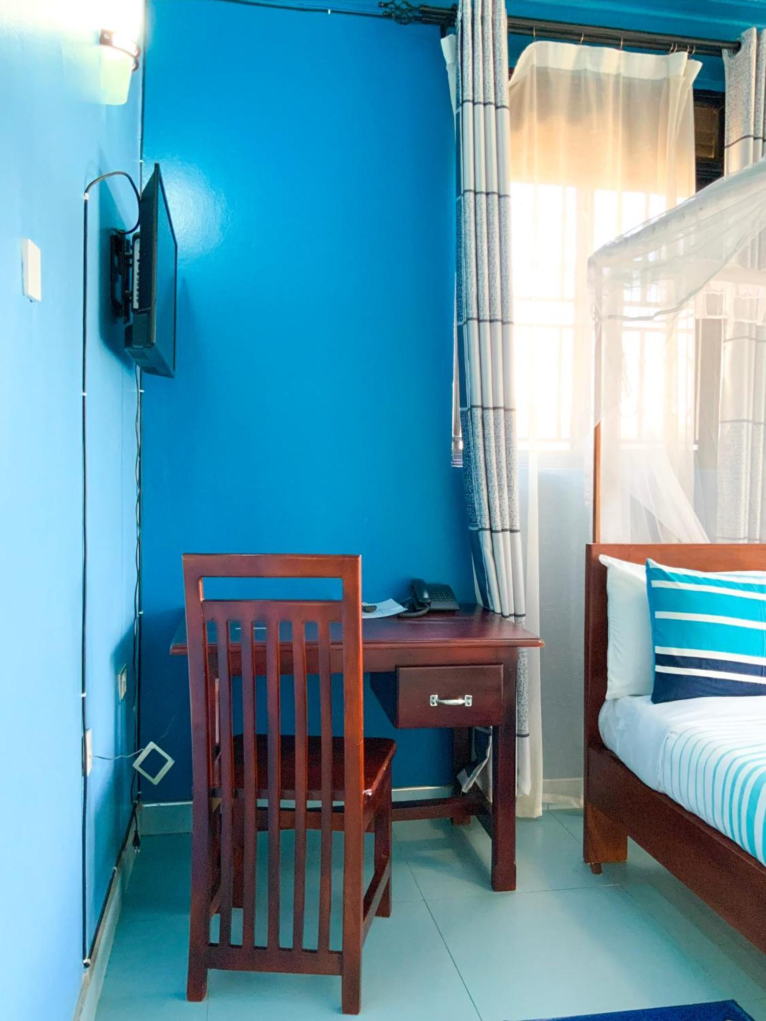 Hendo Hotel Entebbe Exterior foto